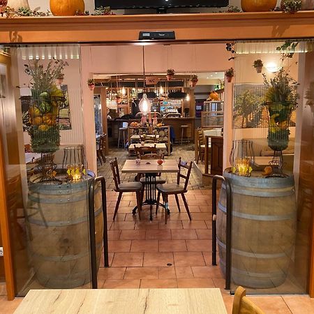 Ferienwohnungen Park Cafe Am Kurpark แบร์นคาสเทล-คืสท์ ภายนอก รูปภาพ